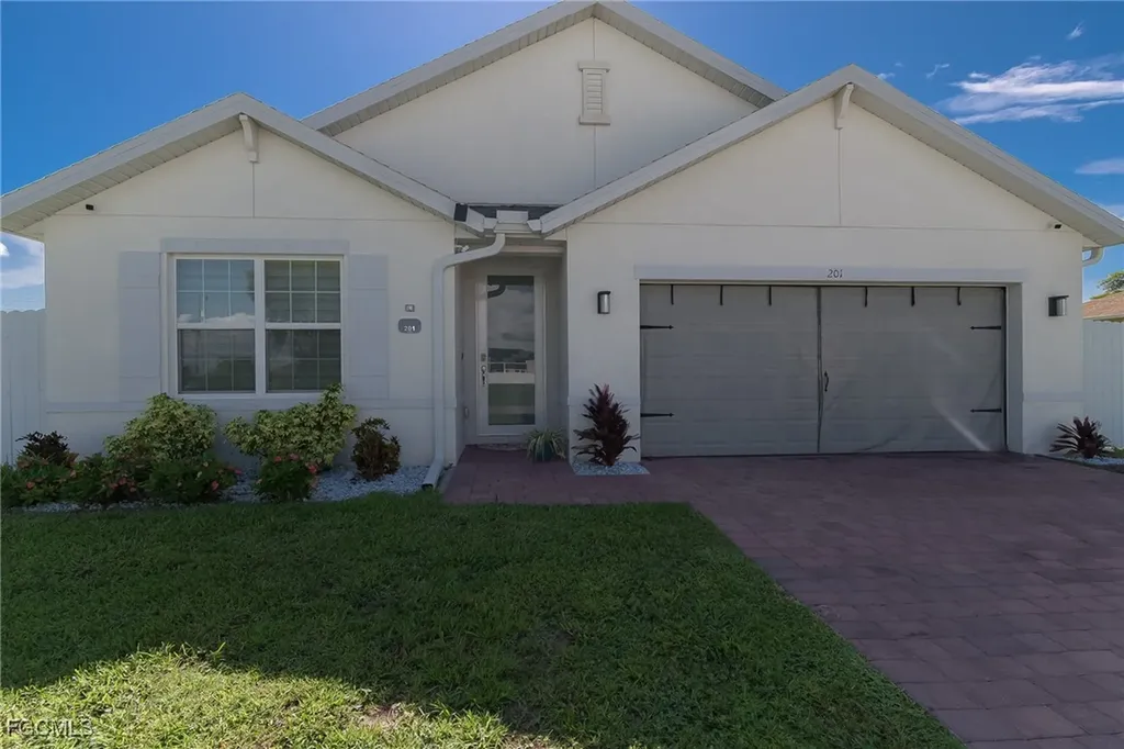 201 SW 24th Place Cape Coral FL 33991