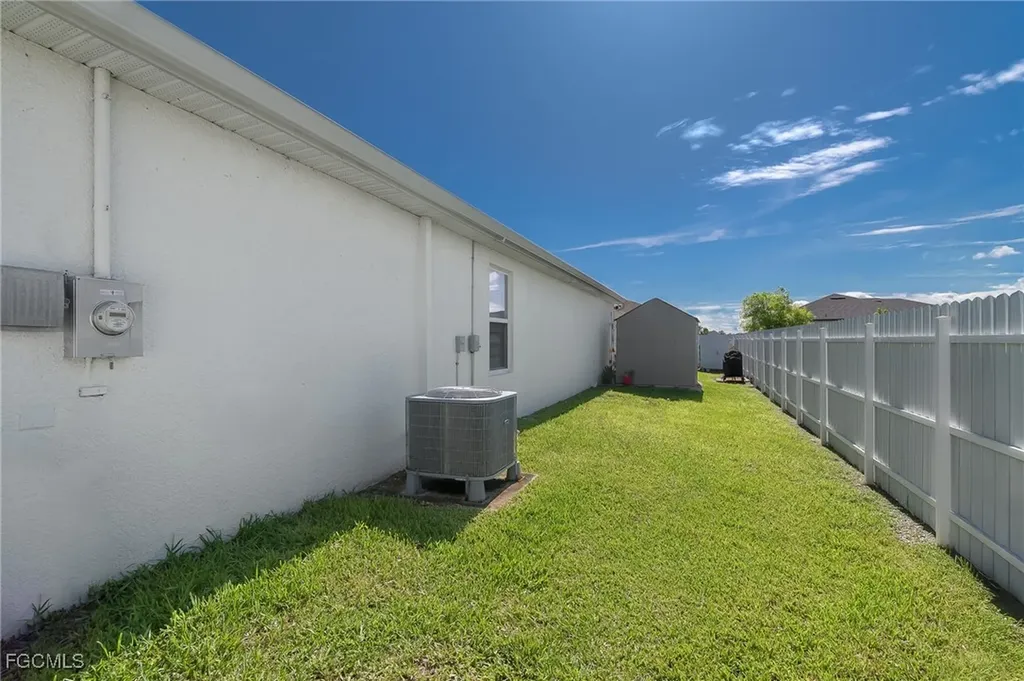 201 SW 24th Place Cape Coral FL 33991
