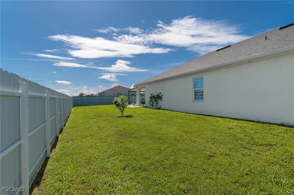 201 SW 24th Place Cape Coral FL 33991