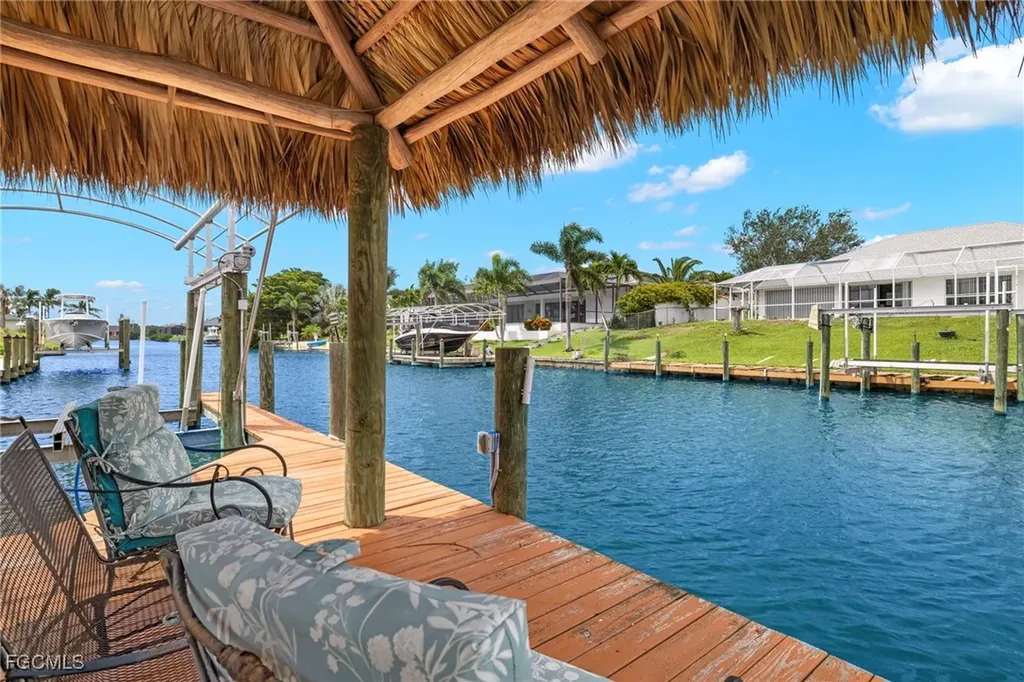 1023 SE 15th Street Cape Coral FL 33990