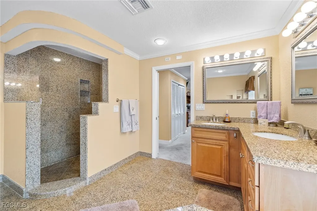 1023 SE 15th Street Cape Coral FL 33990