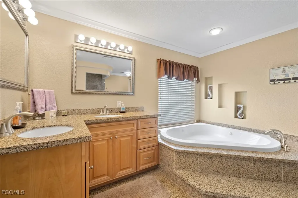 1023 SE 15th Street Cape Coral FL 33990