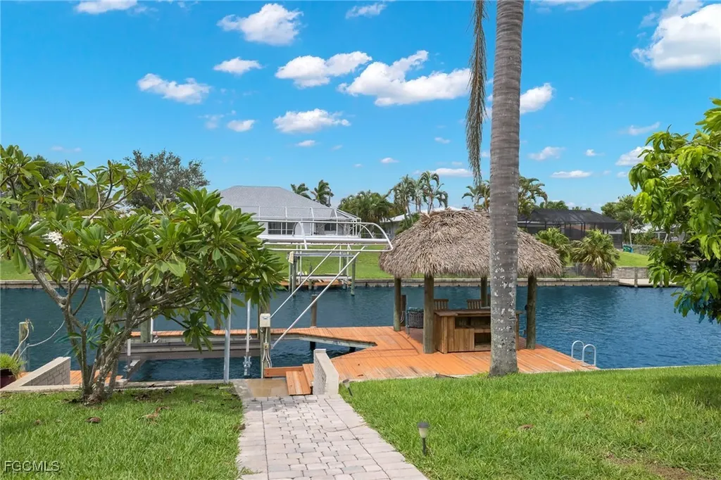 1023 SE 15th Street Cape Coral FL 33990
