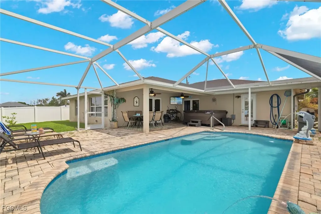 1023 SE 15th Street Cape Coral FL 33990