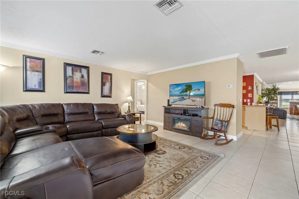 1023 SE 15th Street Cape Coral FL 33990