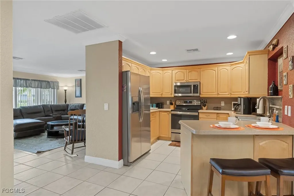 1023 SE 15th Street Cape Coral FL 33990