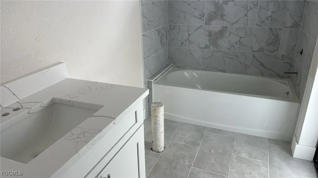 629 NW 28th Terrace Cape Coral FL 33993