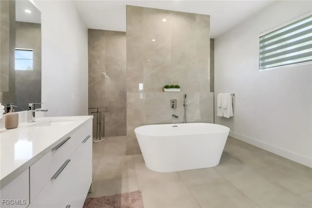 104 NE 6th Street Cape Coral FL 33909