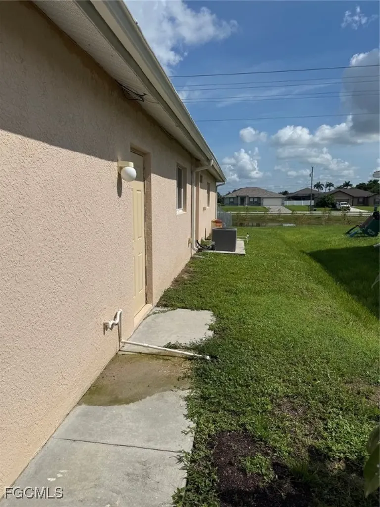 1719 SW 32nd Terrace Cape Coral FL 33914