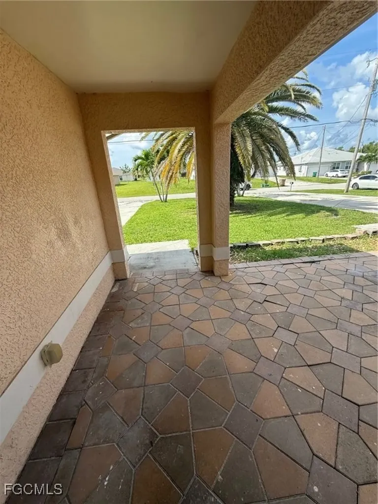 1719 SW 32nd Terrace Cape Coral FL 33914