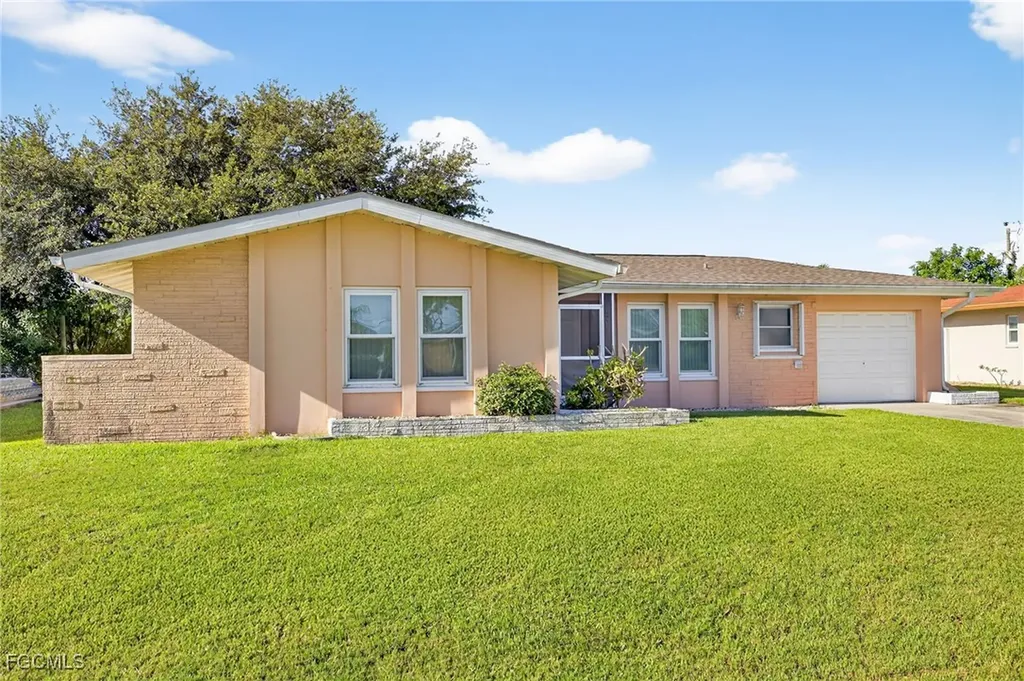 1216 SE 27th Street Cape Coral FL 33904