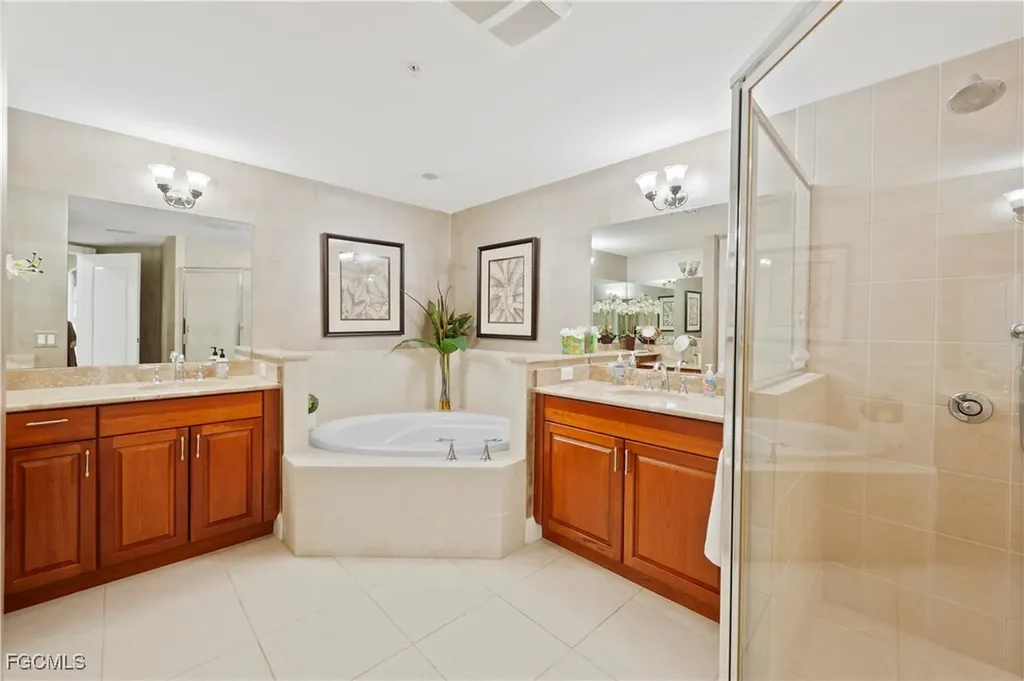 6081 Silver King Boulevard Cape Coral FL 33914