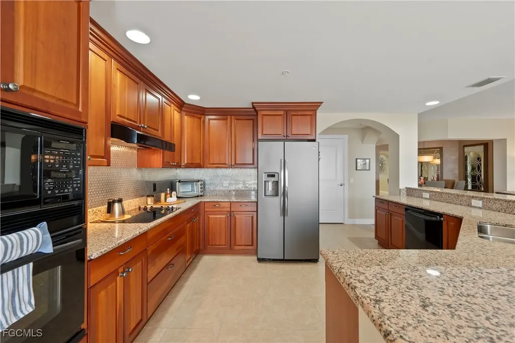 6081 Silver King Boulevard Cape Coral FL 33914