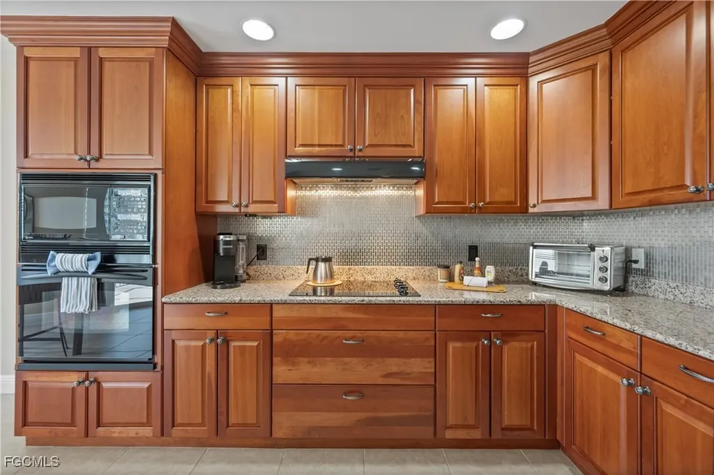 6081 Silver King Boulevard Cape Coral FL 33914