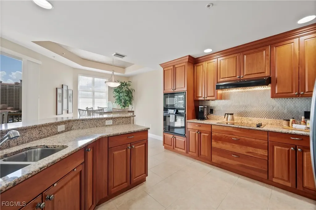 6081 Silver King Boulevard Cape Coral FL 33914