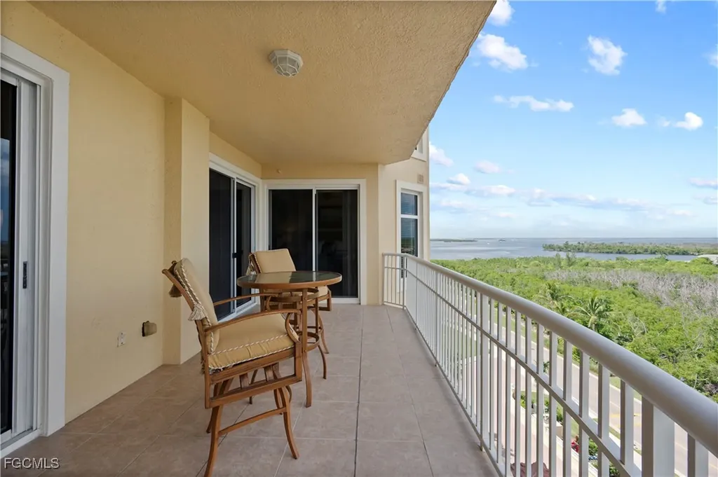 6081 Silver King Boulevard Cape Coral FL 33914