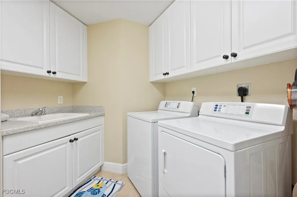 6081 Silver King Boulevard Cape Coral FL 33914