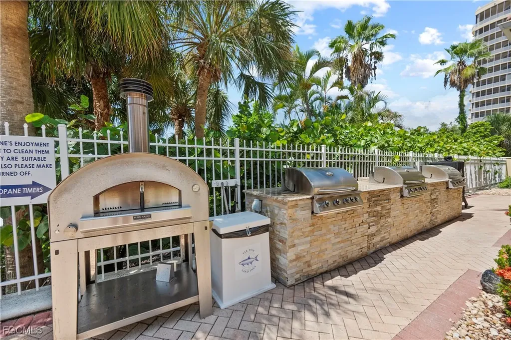 6081 Silver King Boulevard Cape Coral FL 33914