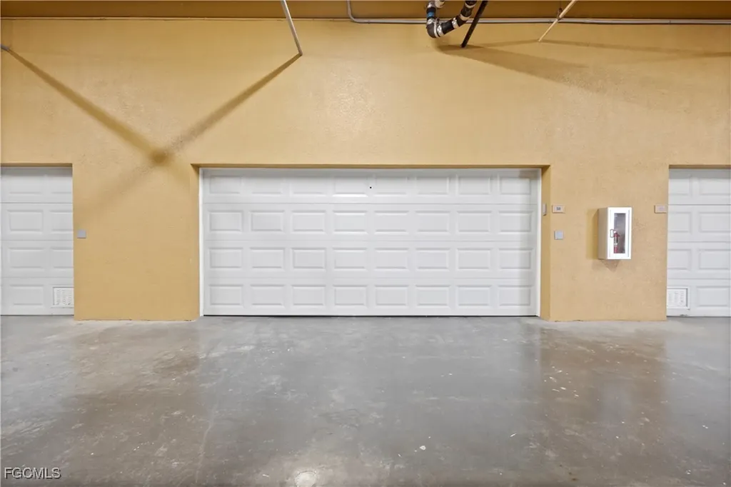6081 Silver King Boulevard Cape Coral FL 33914