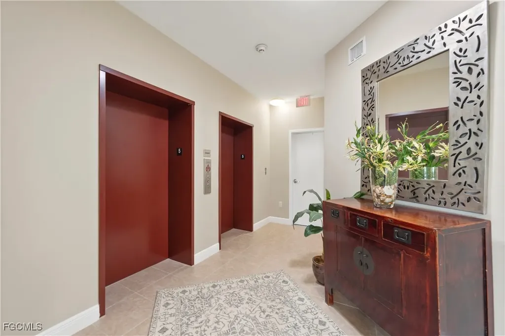 6081 Silver King Boulevard Cape Coral FL 33914