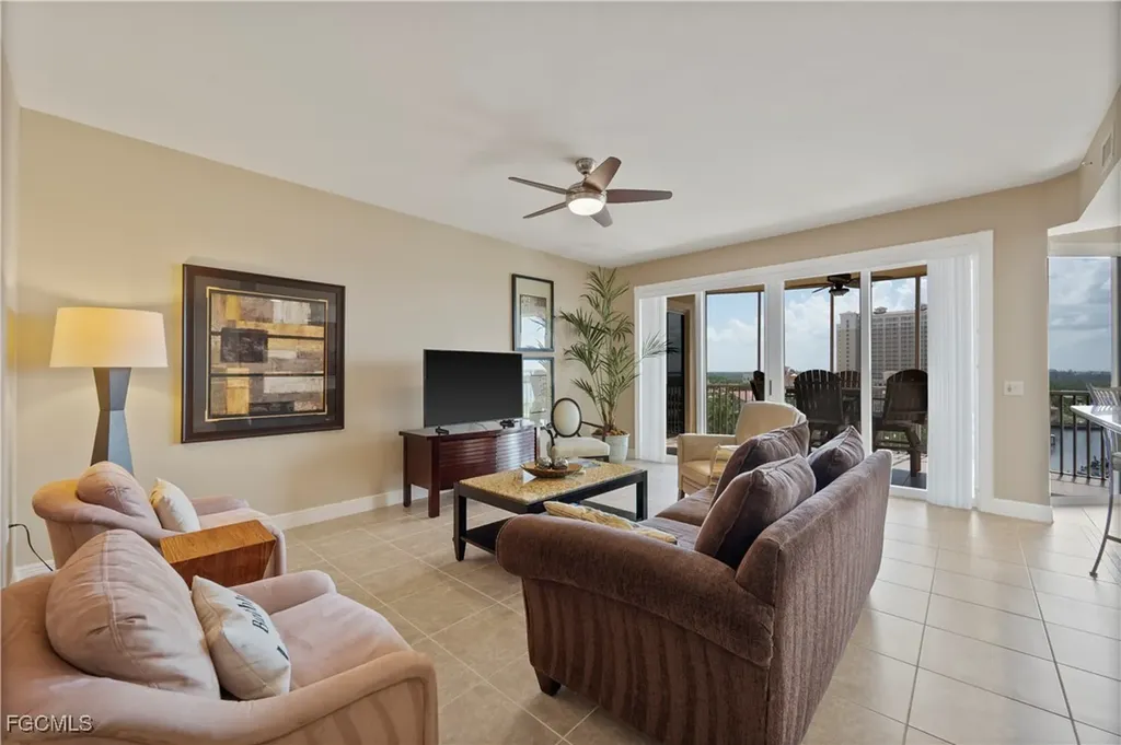 6081 Silver King Boulevard Cape Coral FL 33914