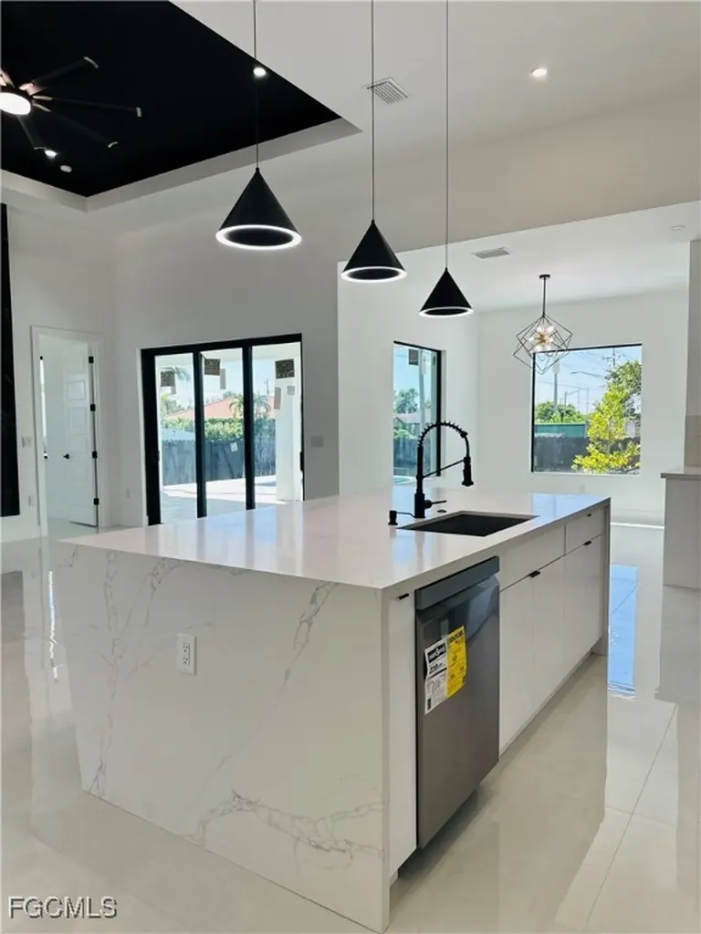 2000 SW 31st Terrace Cape Coral FL 33914