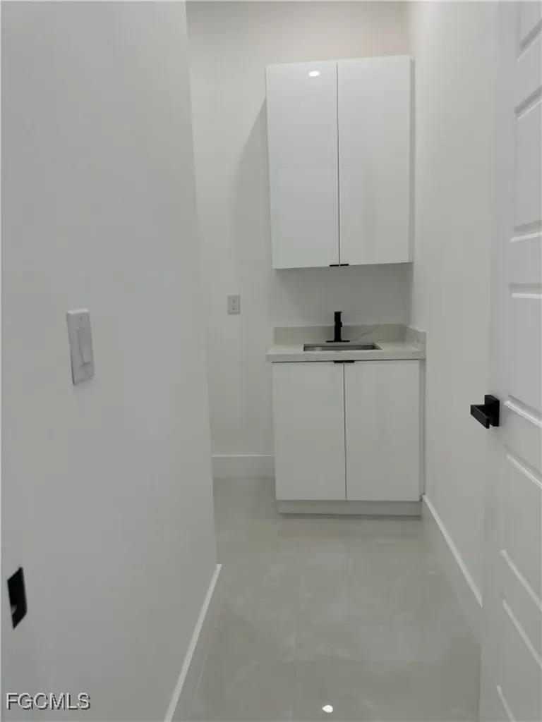 2000 SW 31st Terrace Cape Coral FL 33914