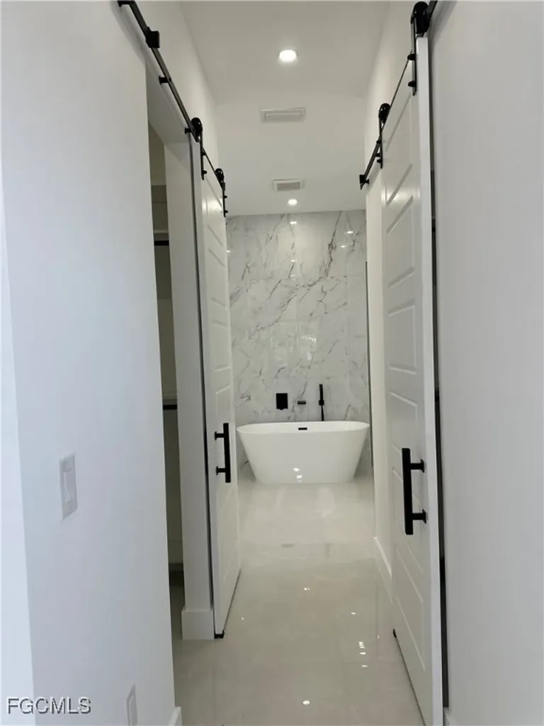 2000 SW 31st Terrace Cape Coral FL 33914