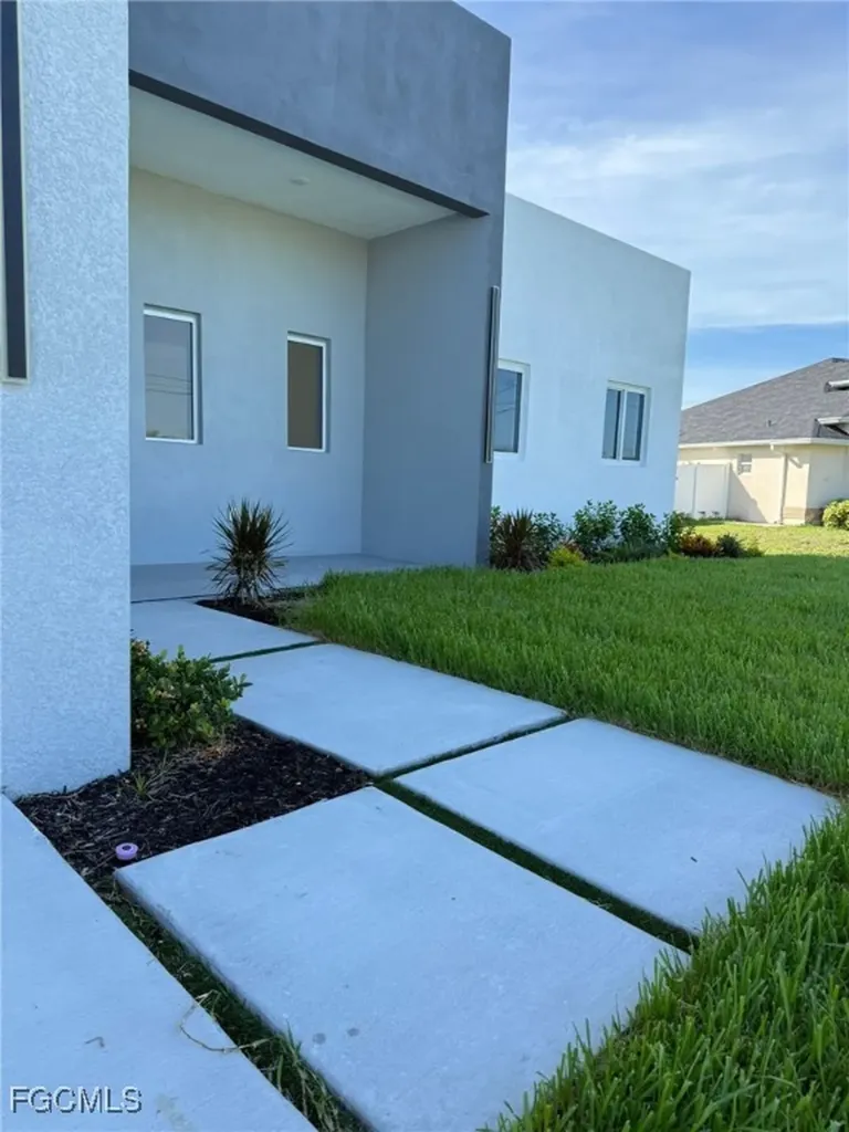 5 SW 26th Place Cape Coral FL 33991