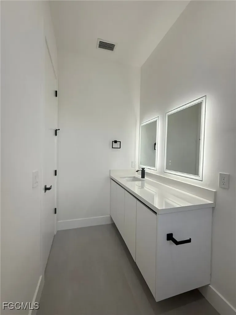 5 SW 26th Place Cape Coral FL 33991