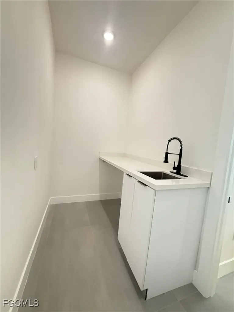 5 SW 26th Place Cape Coral FL 33991