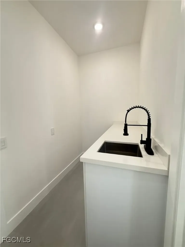 5 SW 26th Place Cape Coral FL 33991