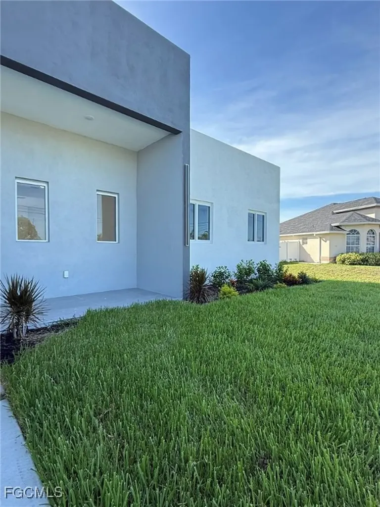5 SW 26th Place Cape Coral FL 33991