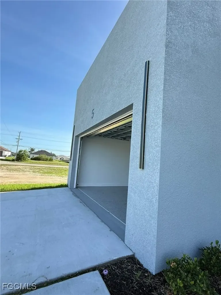 5 SW 26th Place Cape Coral FL 33991