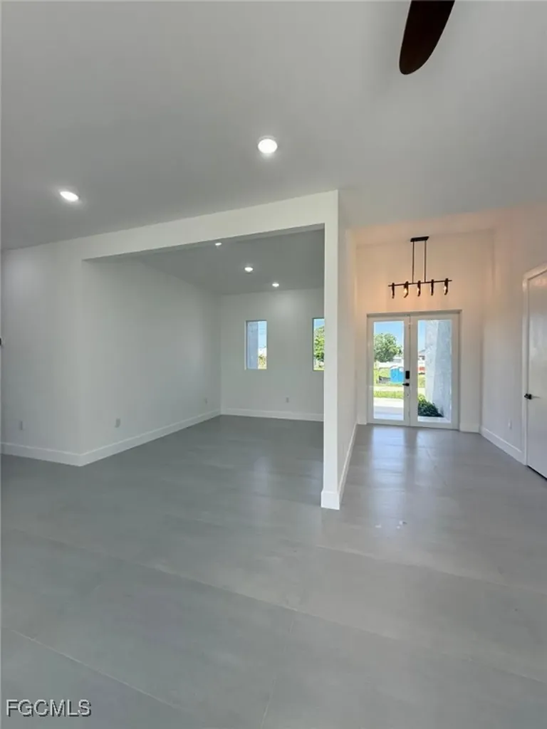 5 SW 26th Place Cape Coral FL 33991