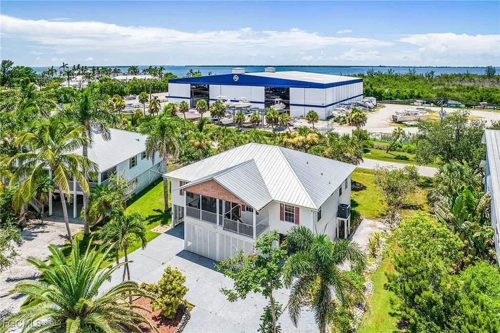 7692 Myrsine Circle Bokeelia FL 33922