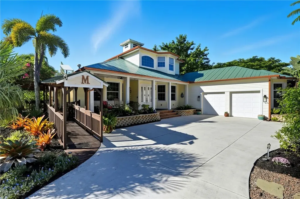 8950 Penzance Boulevard Fort Myers FL 33912