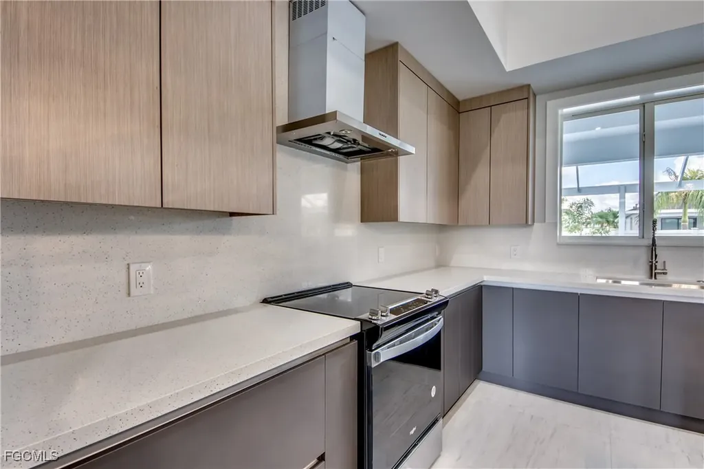 2929 SW 6th Place Cape Coral FL 33914