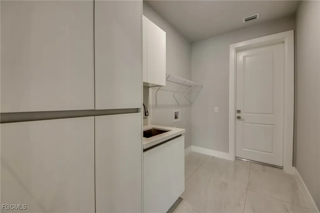 2929 SW 6th Place Cape Coral FL 33914