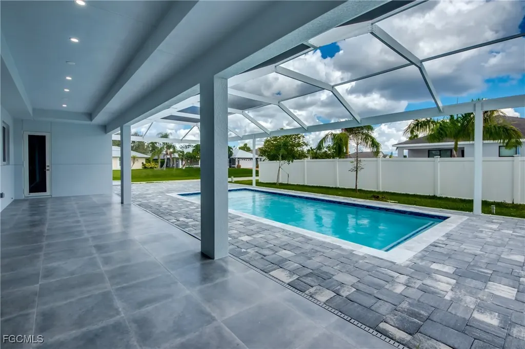 2929 SW 6th Place Cape Coral FL 33914