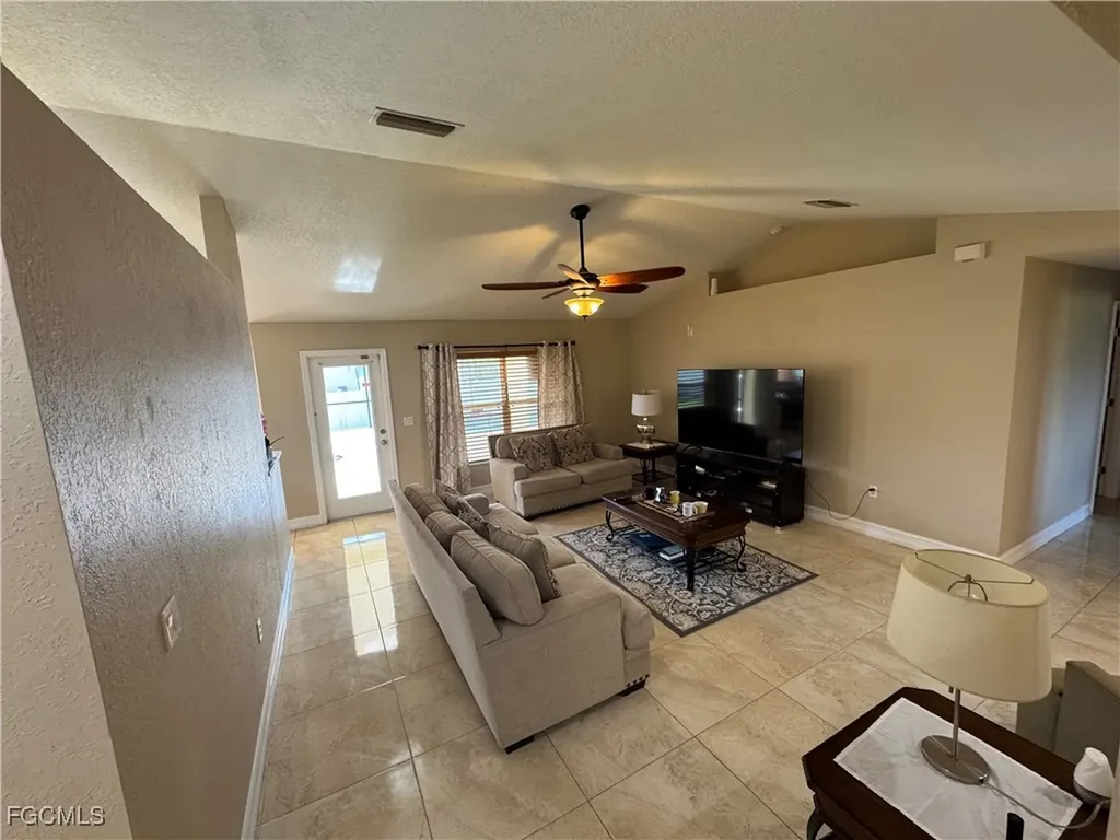 1917 NE 17th Avenue Cape Coral FL 33909