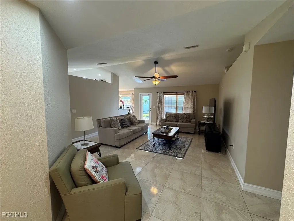 1917 NE 17th Avenue Cape Coral FL 33909