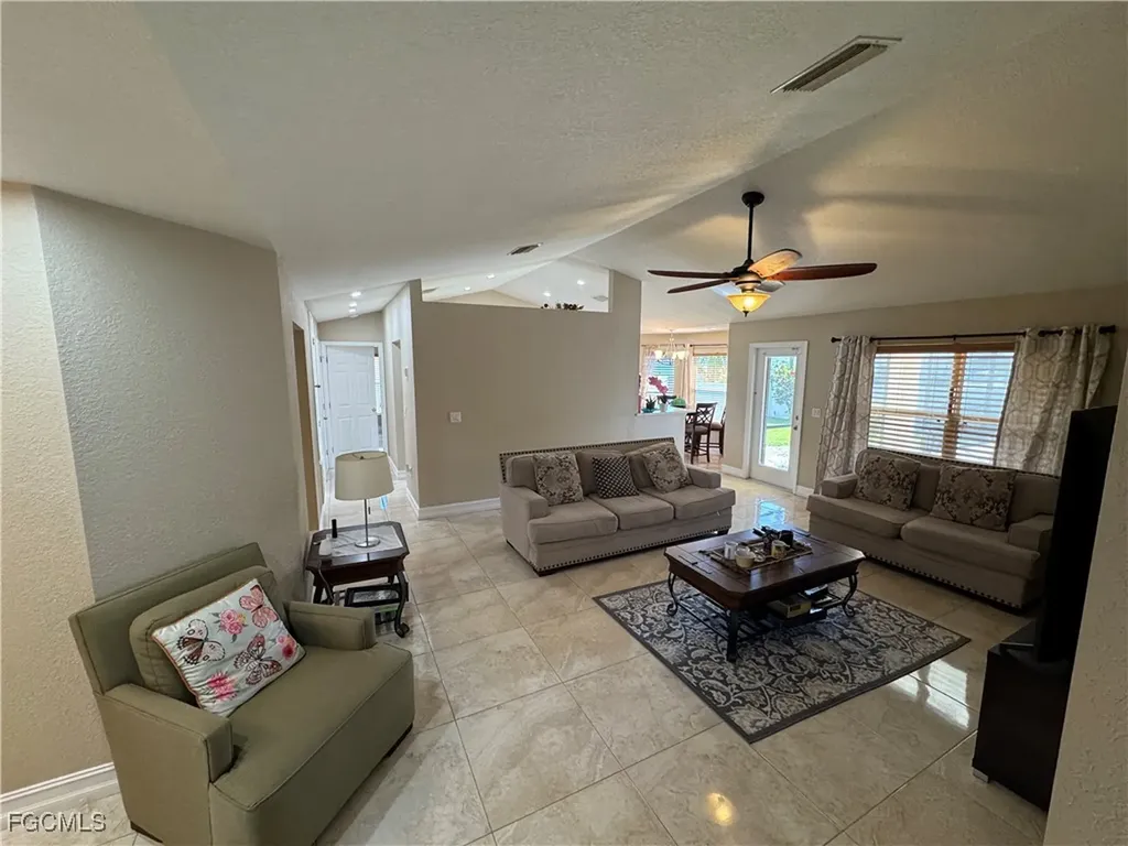 1917 NE 17th Avenue Cape Coral FL 33909