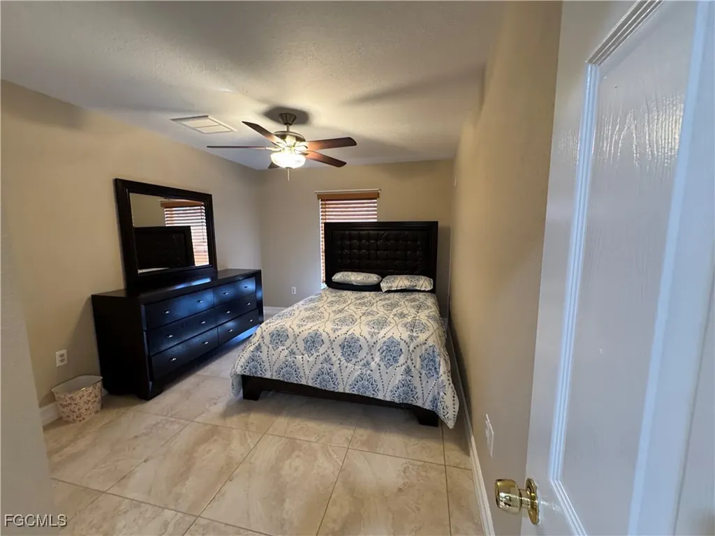 1917 NE 17th Avenue Cape Coral FL 33909