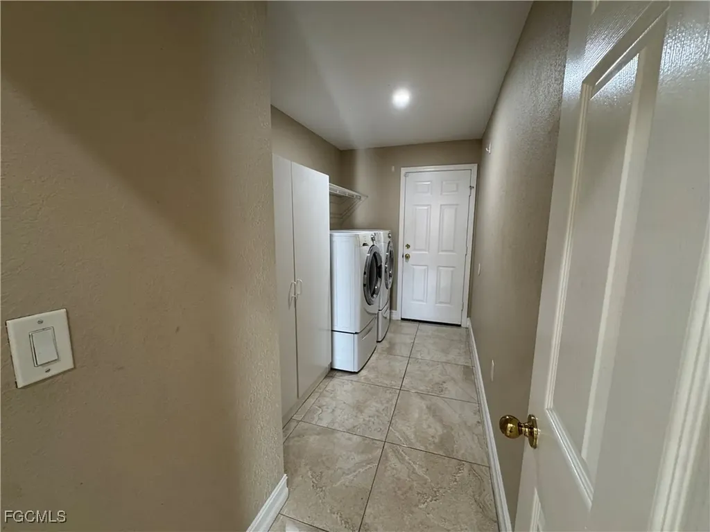 1917 NE 17th Avenue Cape Coral FL 33909