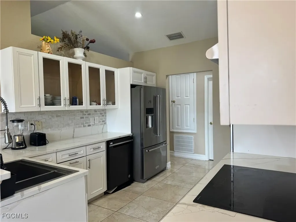 1917 NE 17th Avenue Cape Coral FL 33909