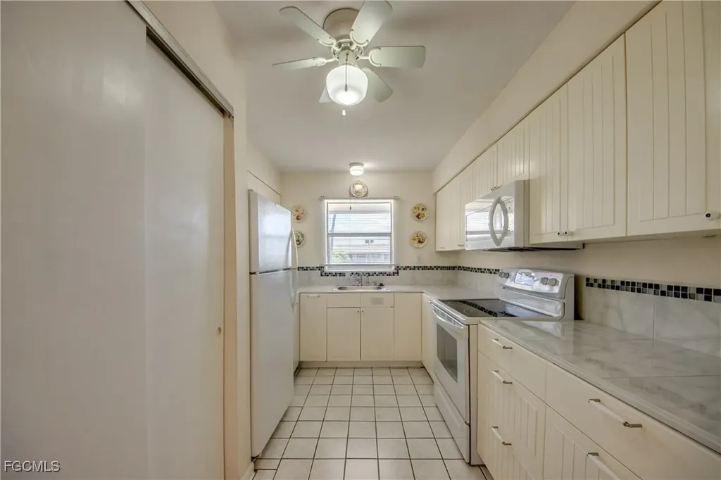 909 SE 46th Lane Cape Coral FL 33904