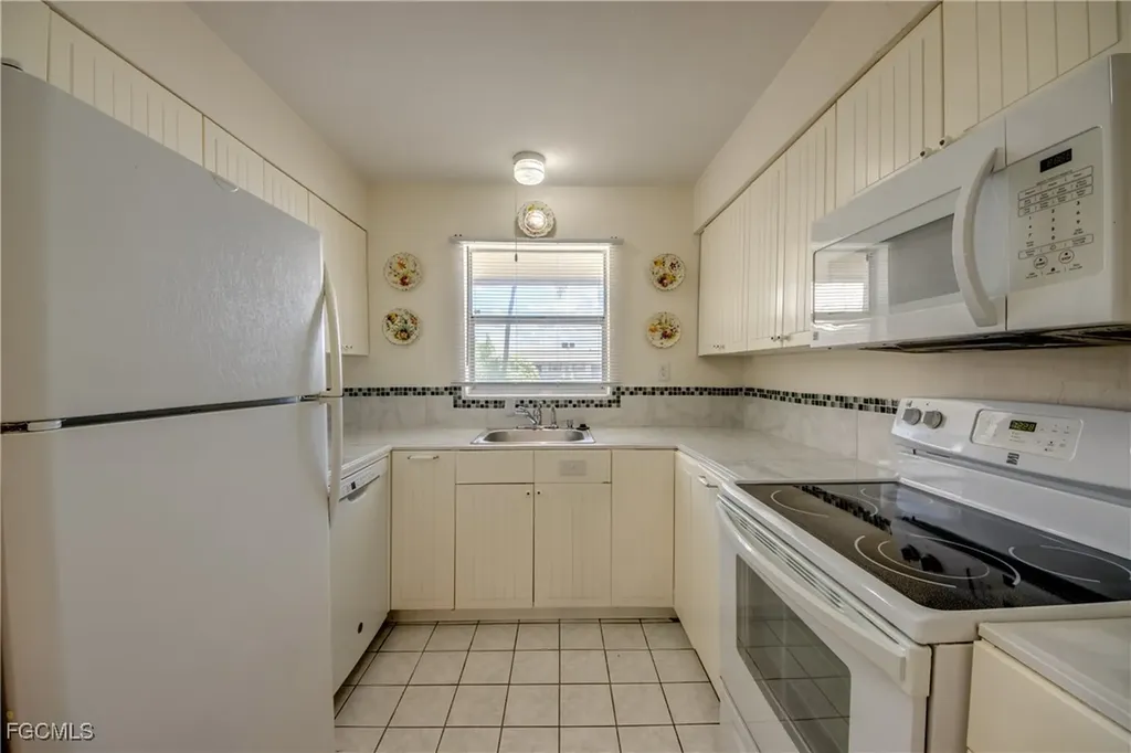 909 SE 46th Lane Cape Coral FL 33904