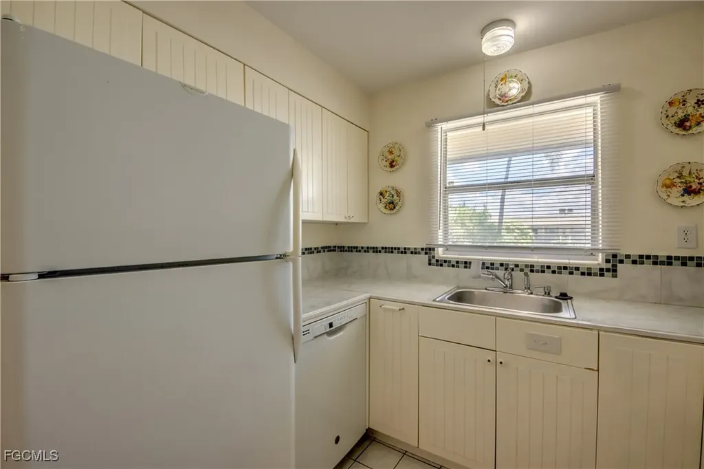 909 SE 46th Lane Cape Coral FL 33904