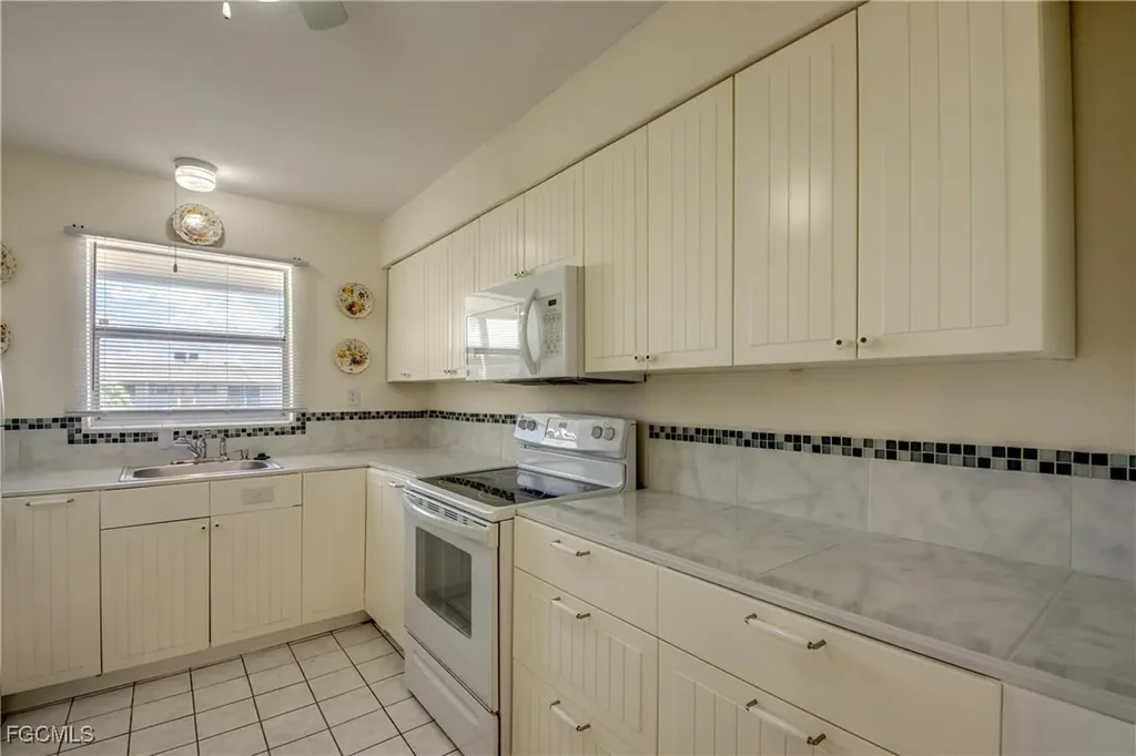 909 SE 46th Lane Cape Coral FL 33904